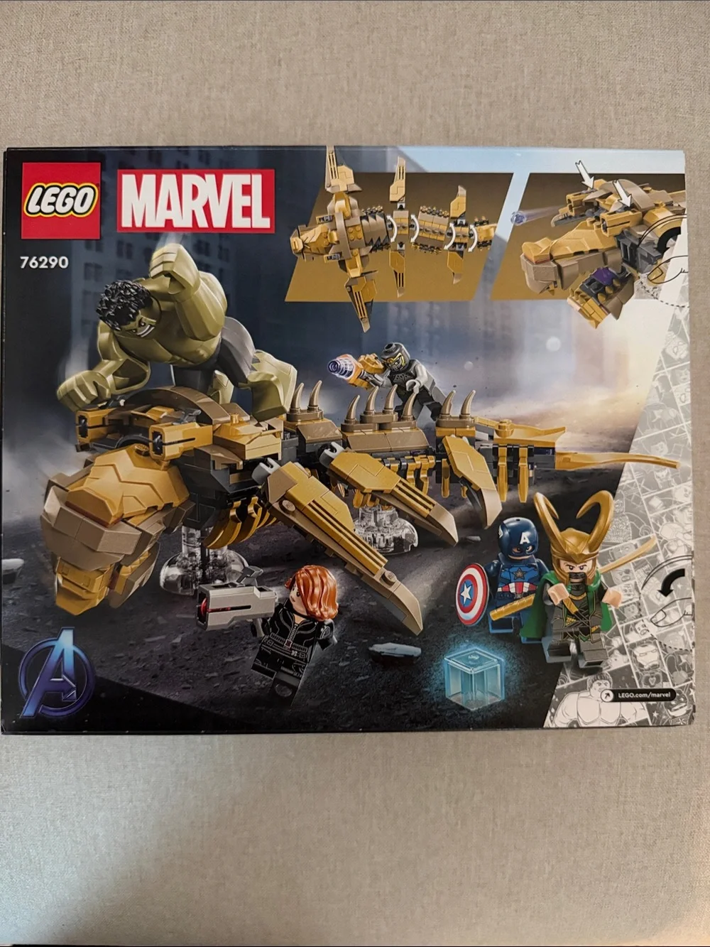 LEGO Marvel Gold and Black Dragon Assault Set with Minifigures